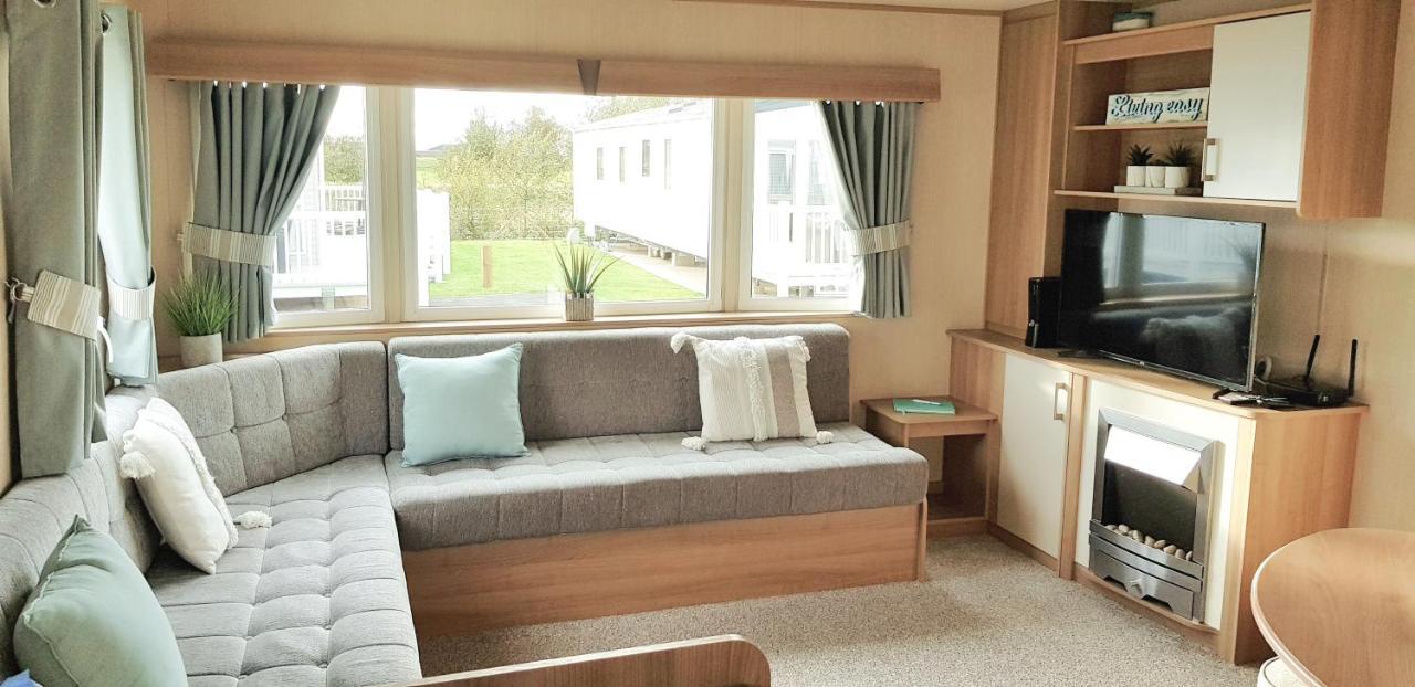 Living Easy Staycations At Tattershall Lakes 외부 사진